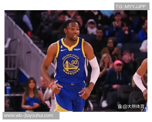 强行加戏!华盛顿扣篮被筐帽自己拿板上篮得分的精彩瞬间揭秘