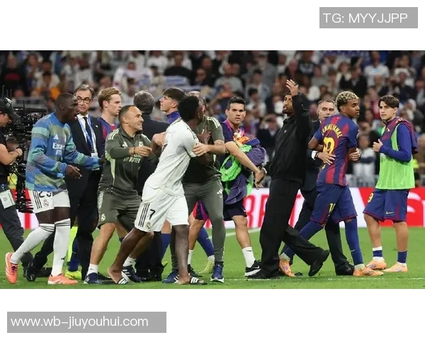 每体：维尼修斯与阿隆索产生分歧，球员开始考虑未来离队事宜